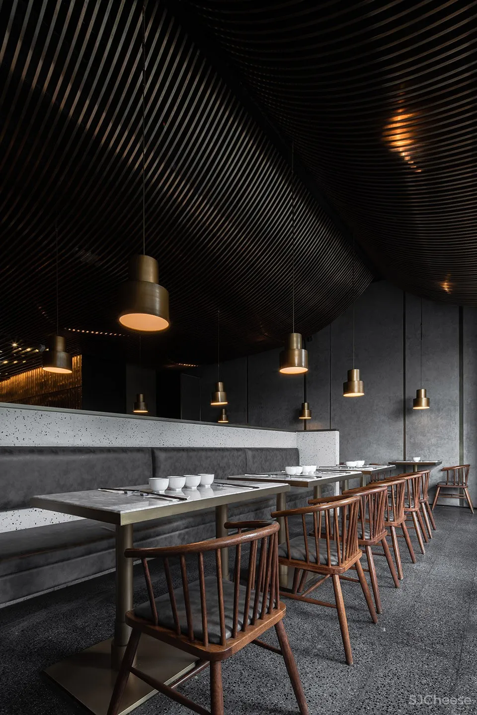 高桌子低板凳面馆·成都 / 大麦设计