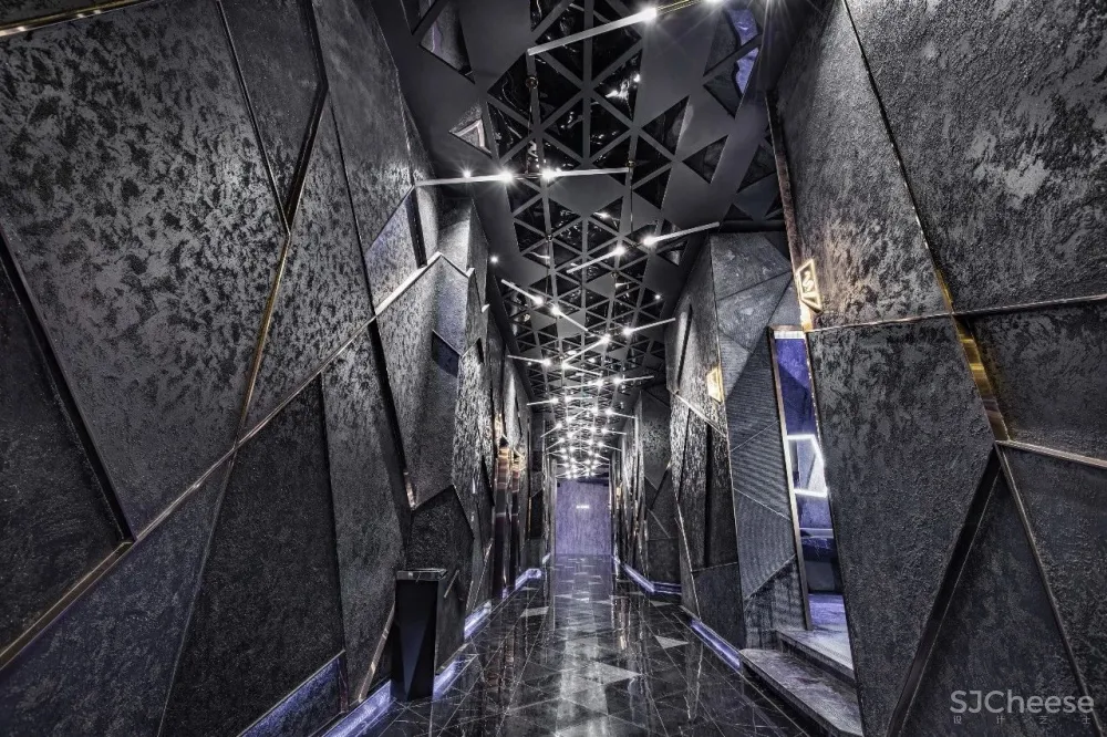 最新 | 新冶组：无锡M-KING KTV概念店 全景式巨幕KTV体验打造“M”娱乐主义新体验