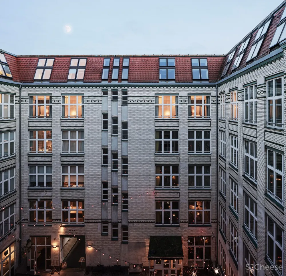 Sigurd Larsen & Jonathan Tuckey 翻新大堂和客房:柏林Michelberger酒店