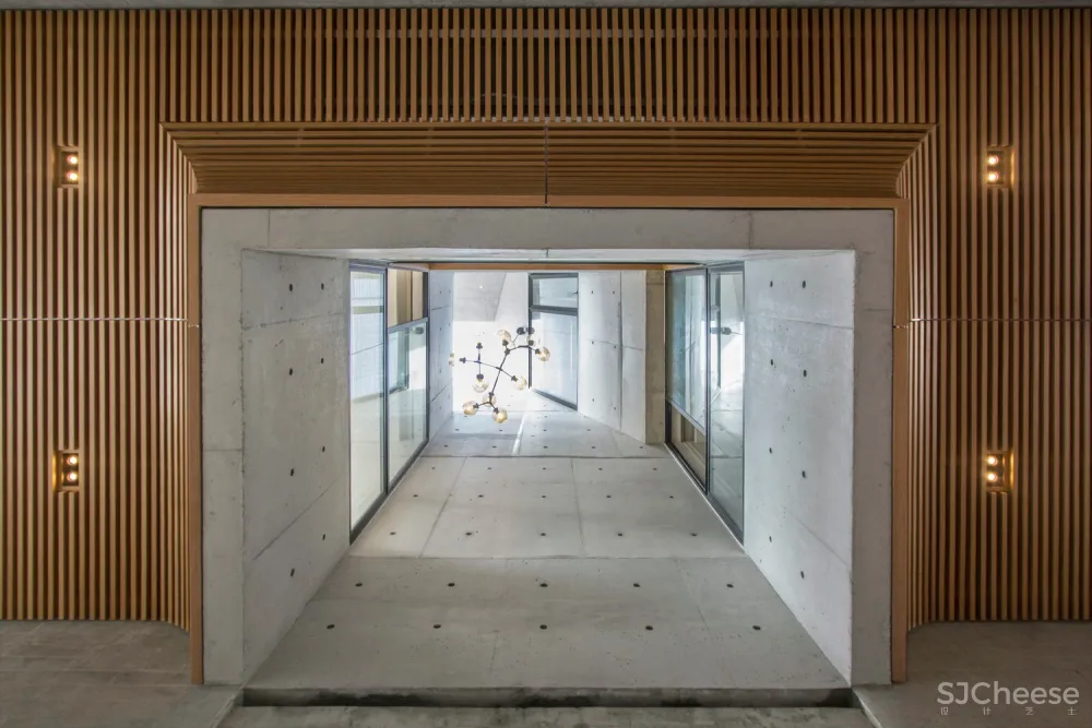 新加坡楔形屋顶混凝土住宅/AKDA Architects