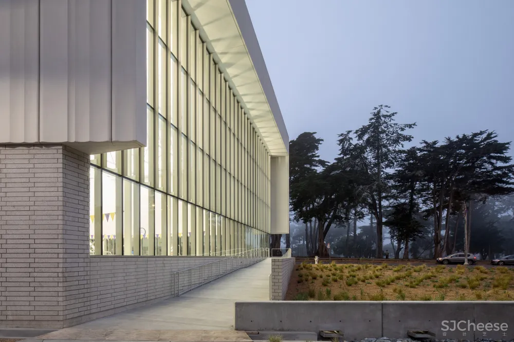 Mashouf Wellness Center WRNS Studio