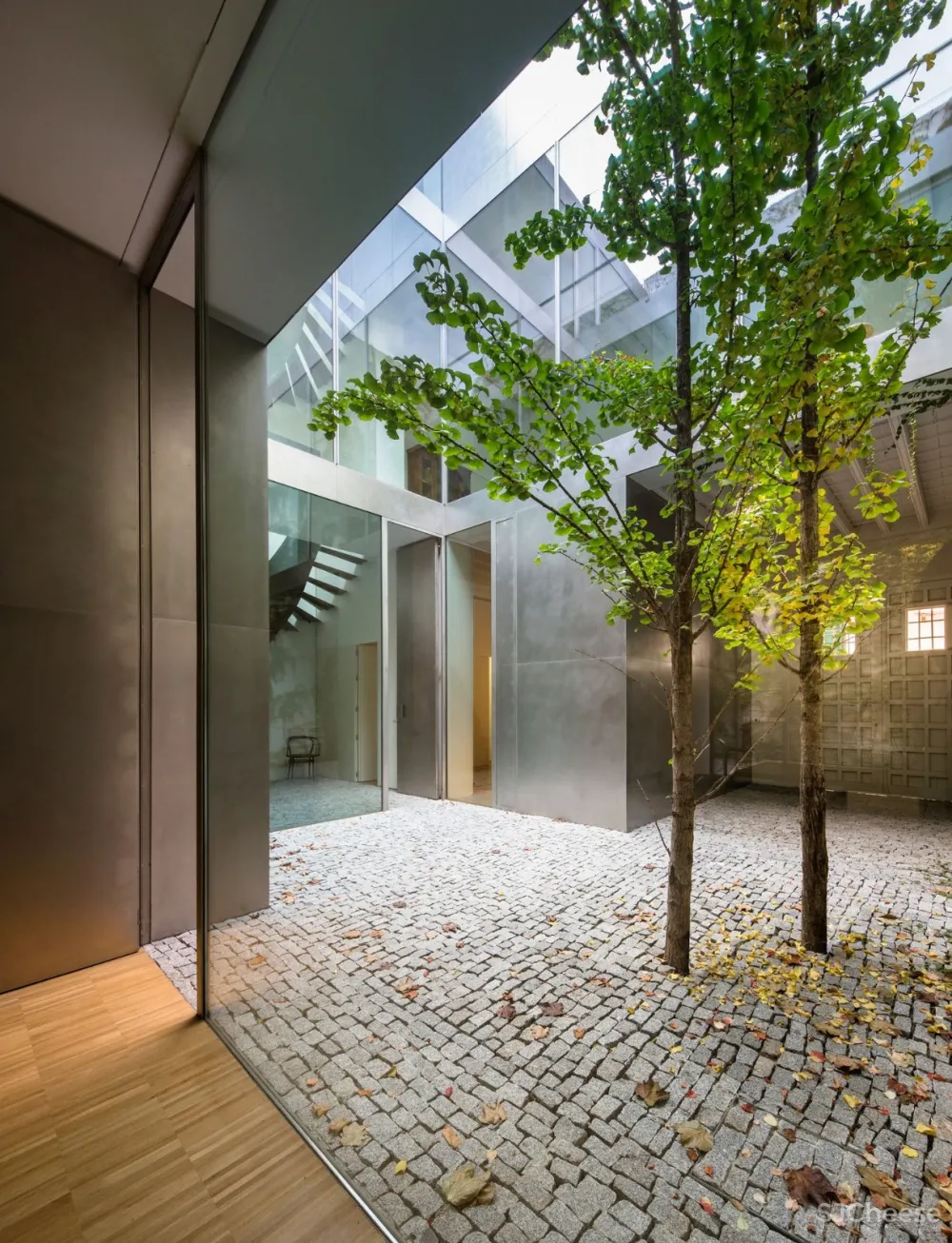 最新 | Harald schonegger & Inmaculada González:塞维利亚阳光庭院住宅 首