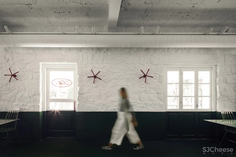 首发 | AK-A :雅典红绿撞色工业风 Atene餐厅