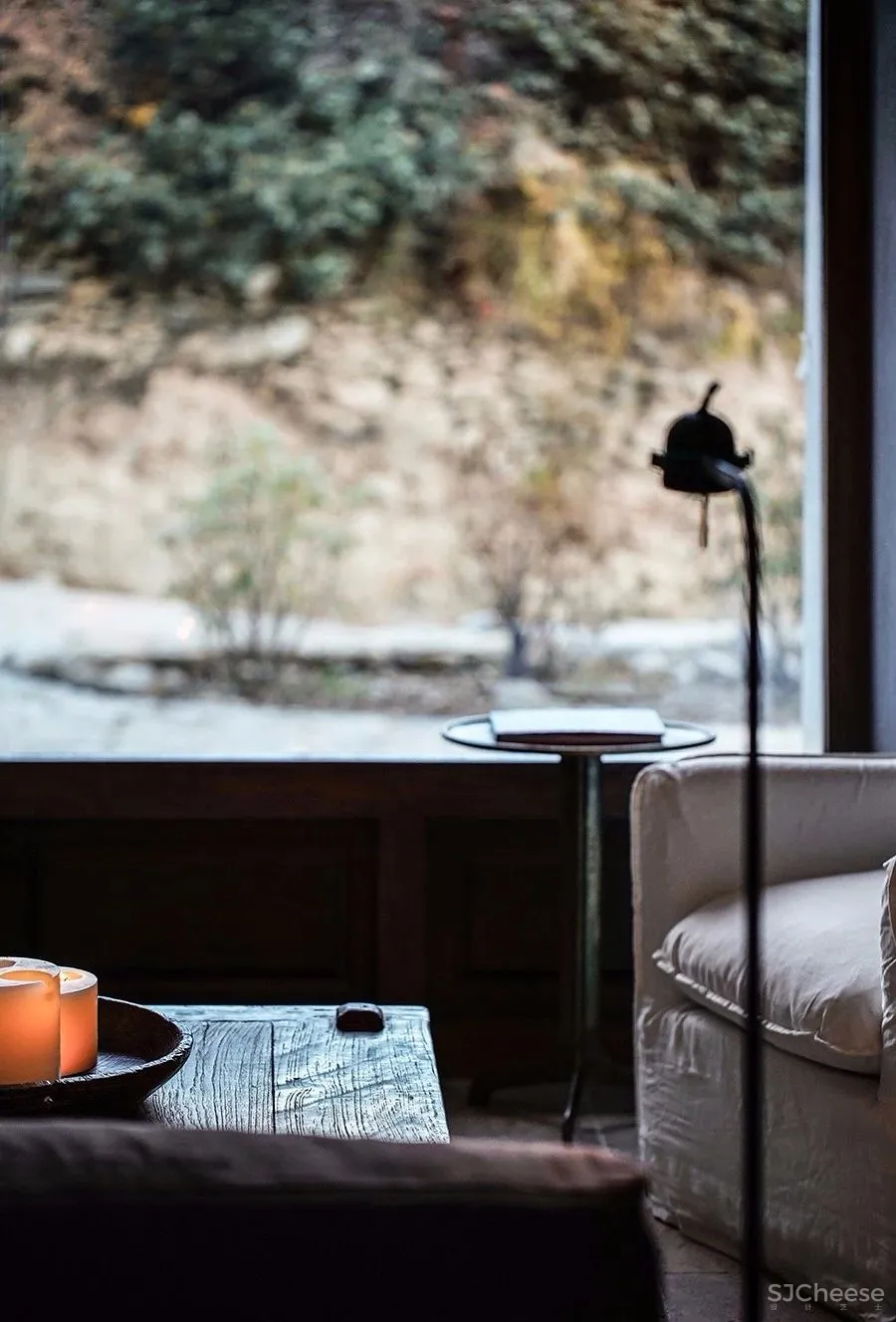 在世界尽头,为凝望辟一扇理想的“窗”| 既下山·梅里酒店