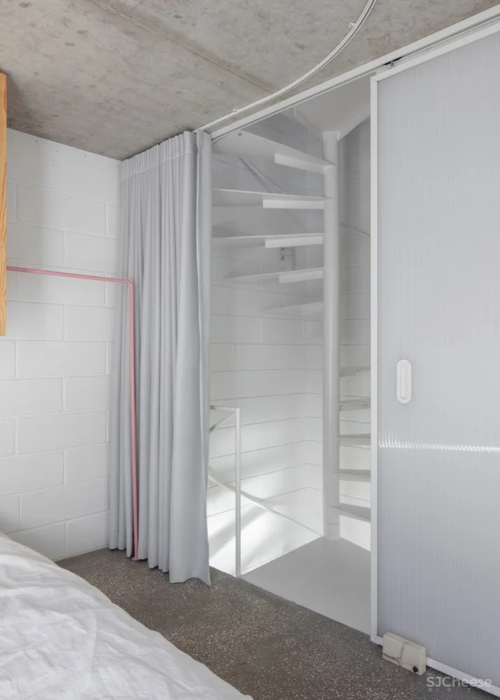 首发 | Leopold Banchini + Daniel Zamarbide：拥有强大内部和沉思空间的封闭式住宅 Dodged House 首