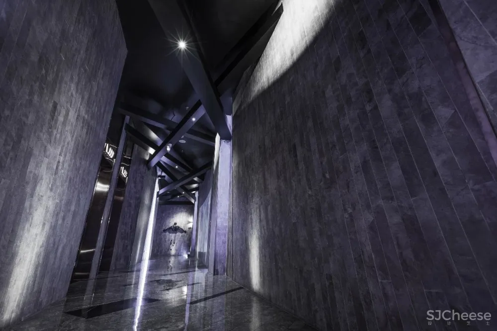 最新 | 新冶组：无锡M-KING KTV概念店 全景式巨幕KTV体验打造“M”娱乐主义新体验