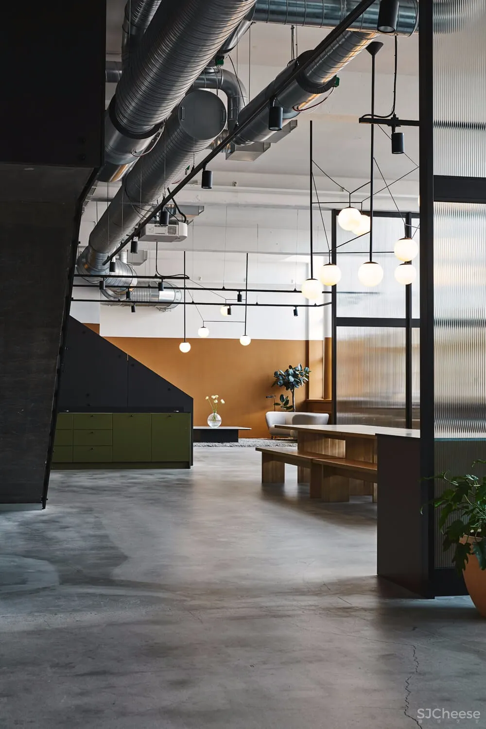 bob the robot | 厂房改造之芬兰广告公司