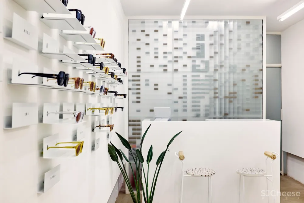 Tavares Duayer Arquitetura | 巴西与浮动画廊结合潮流眼镜店 Zerezes