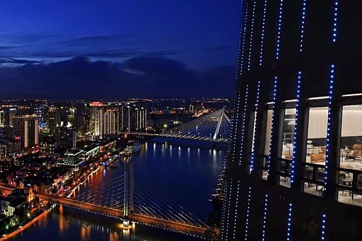 600m²天空之镜丨高空俯瞰城市边际