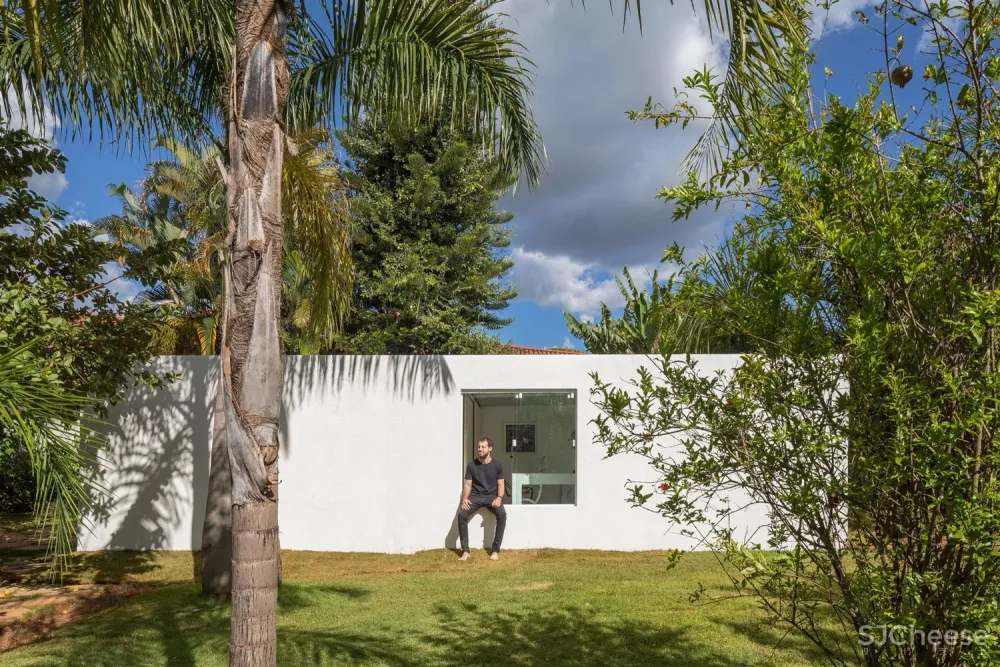 首发 | Daher jardim arquitetura:巴西利亚明亮白色隐居之所
