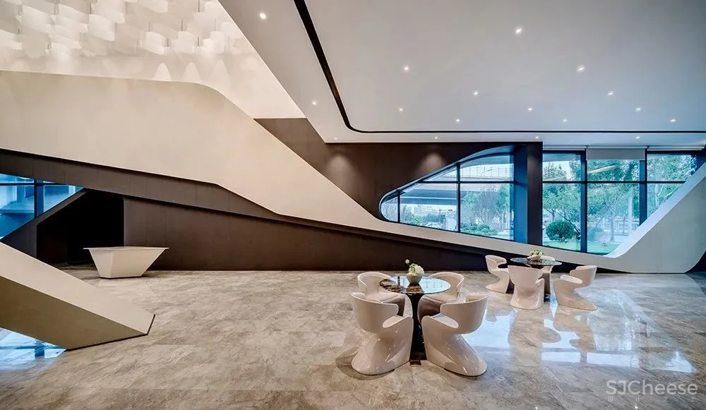 像一艘"未来飞船"的设计作品，太炫了！