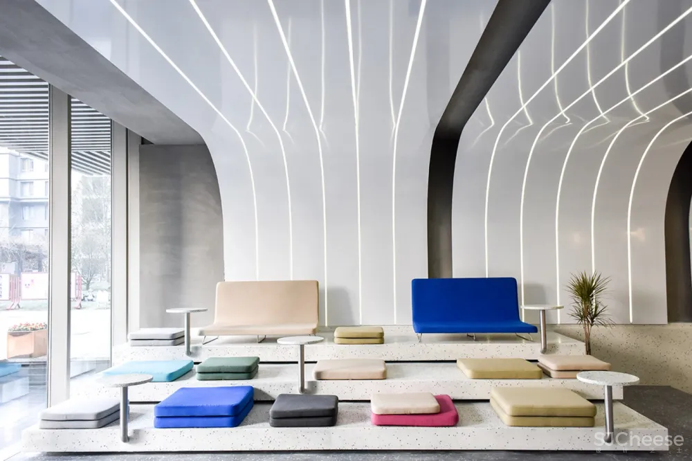 弧形光带围合而成的美食空间 头条计画