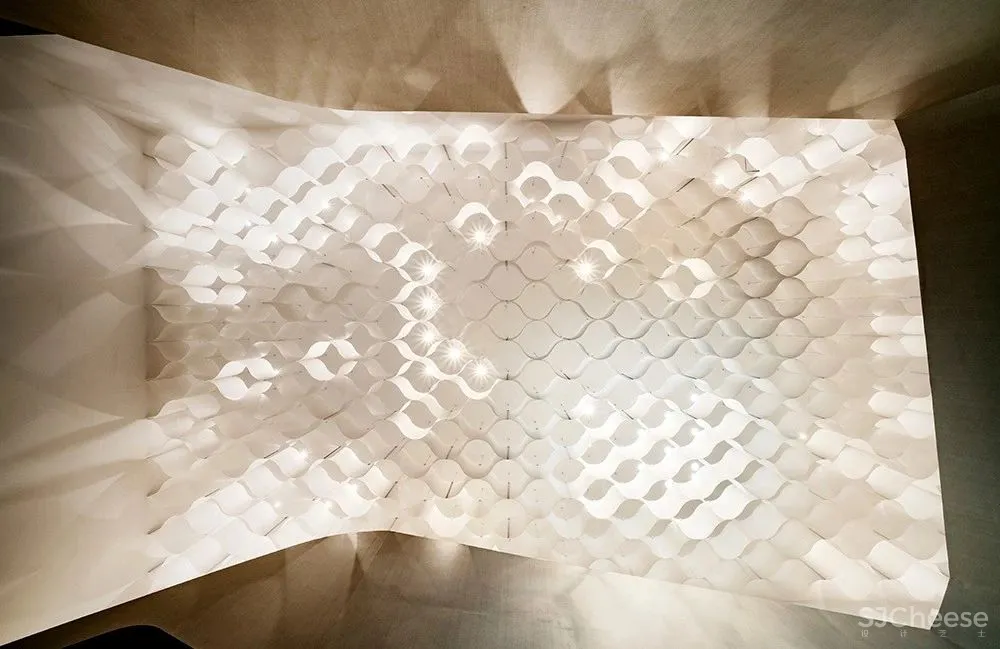 像一艘"未来飞船"的设计作品，太炫了！