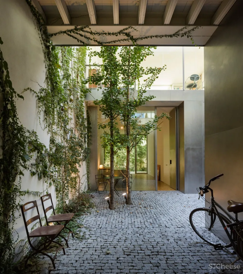 最新 | Harald schonegger & Inmaculada González:塞维利亚阳光庭院住宅 首