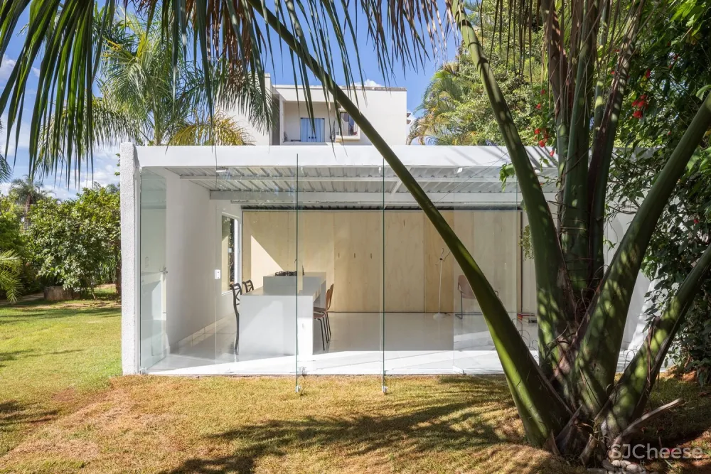 首发 | Daher jardim arquitetura:巴西利亚明亮白色隐居之所