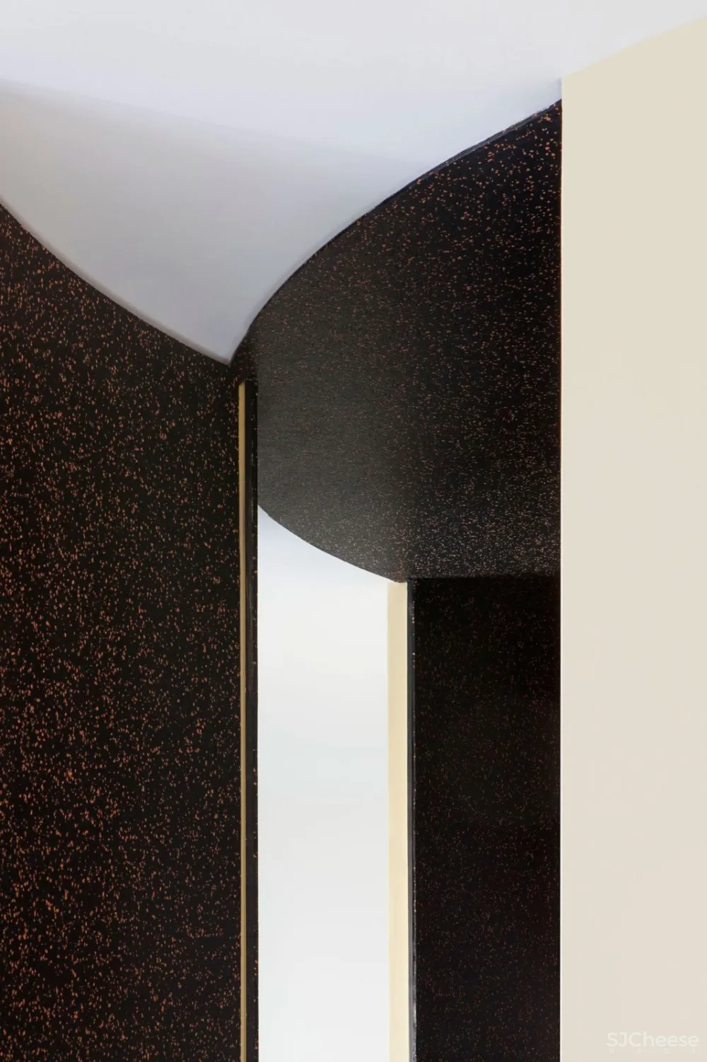 首发 | 三位建筑师共同设计 西班牙撞色几何形状架构的可持续阁楼公寓