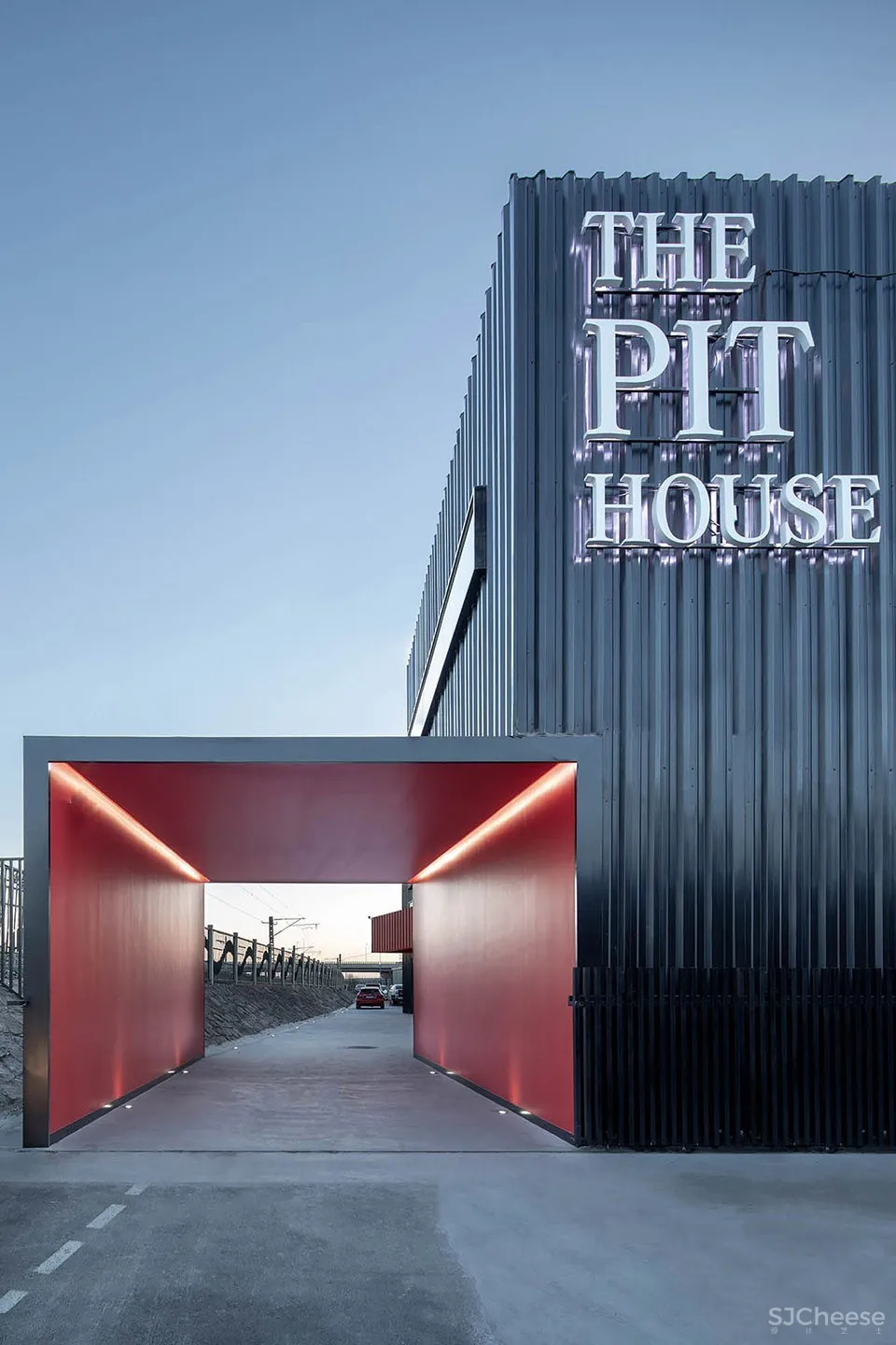 新作 | 上建下筑工作室:北京 The Pit House汽车俱乐部