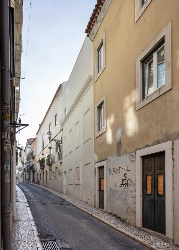 首发 | Leopold Banchini + Daniel Zamarbide：拥有强大内部和沉思空间的封闭式住宅 Dodged House 首