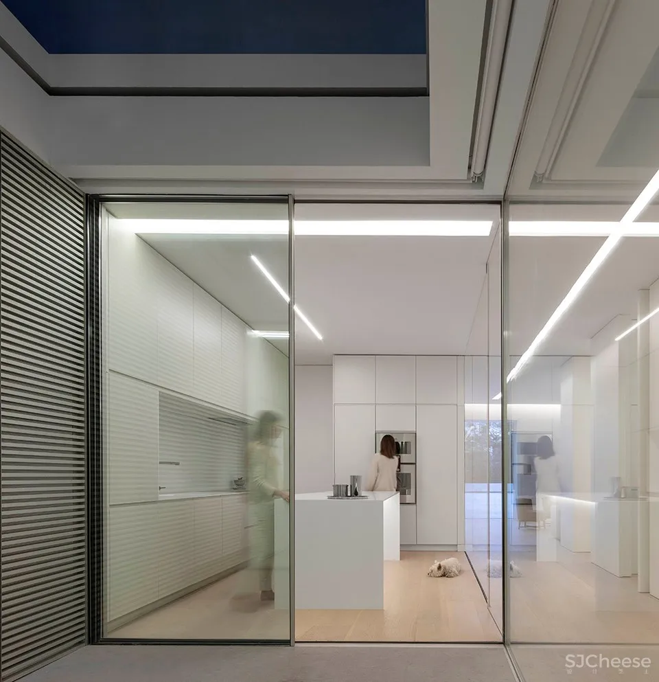 蓝色花园住宅，西班牙 / Fran Silvestre Arquitectos 首