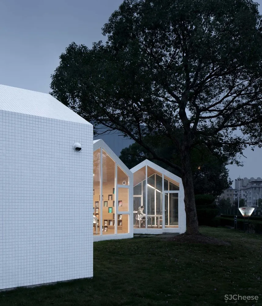 80㎡ 校园草地图书馆 / 原建筑设计工作室