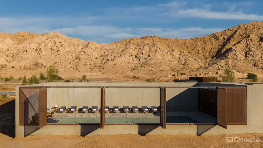 首发 | Anarchitect:Al Faya Lodge 极简沙漠水疗中心和酒店