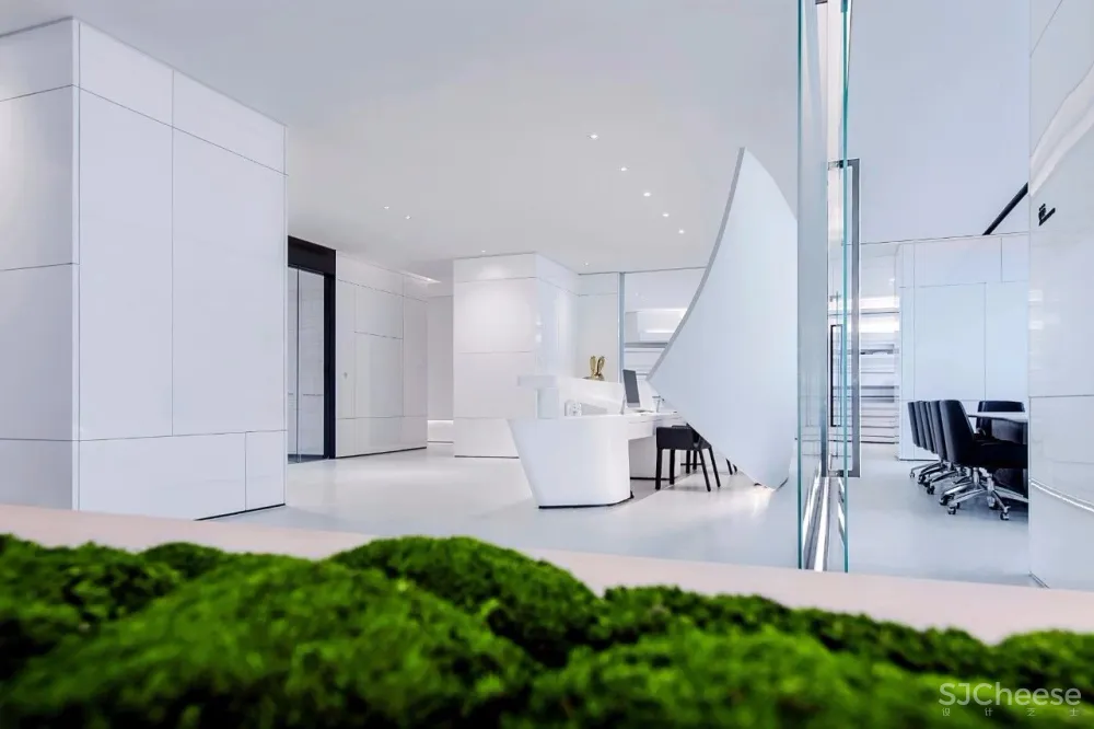 新作 | 极简白,如何打造前卫艺术的国际办公