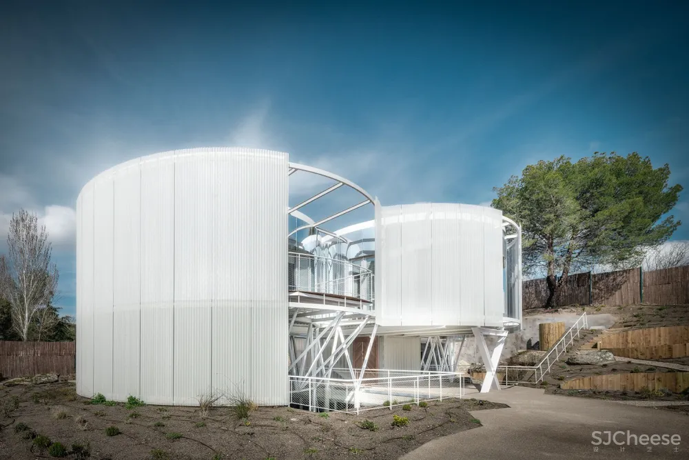 Tobogan House / Z4Z4 AAA