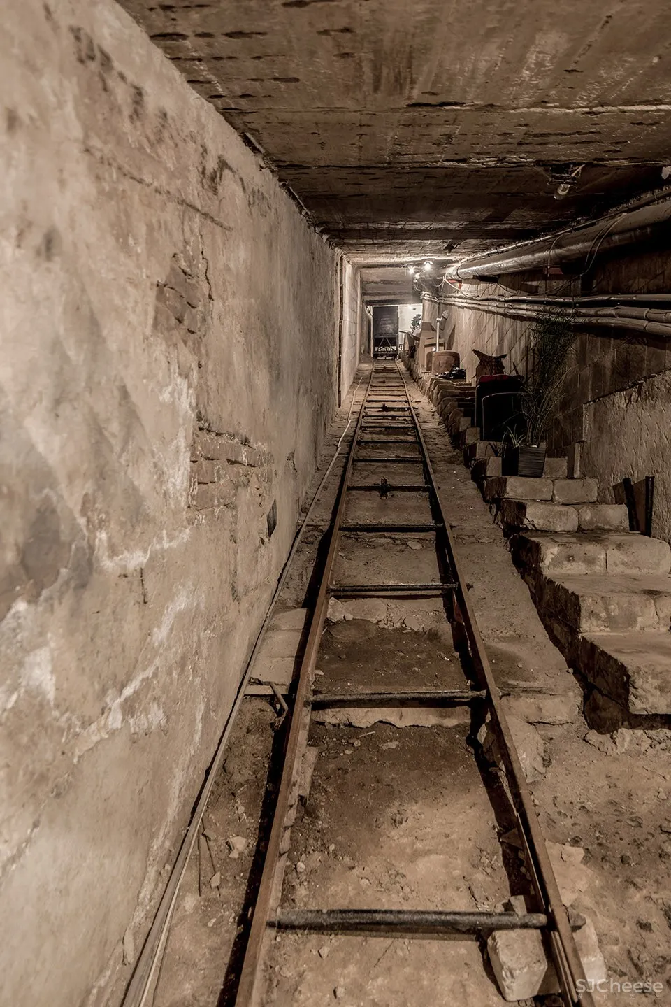 Hangover酒吧,基辅 / balbek bureau