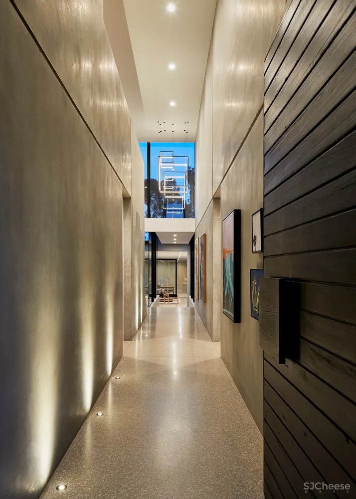 Salmon / FGR Architects