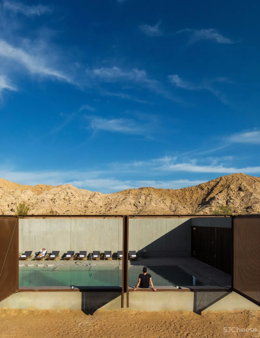 首发 | Anarchitect:Al Faya Lodge 极简沙漠水疗中心和酒店