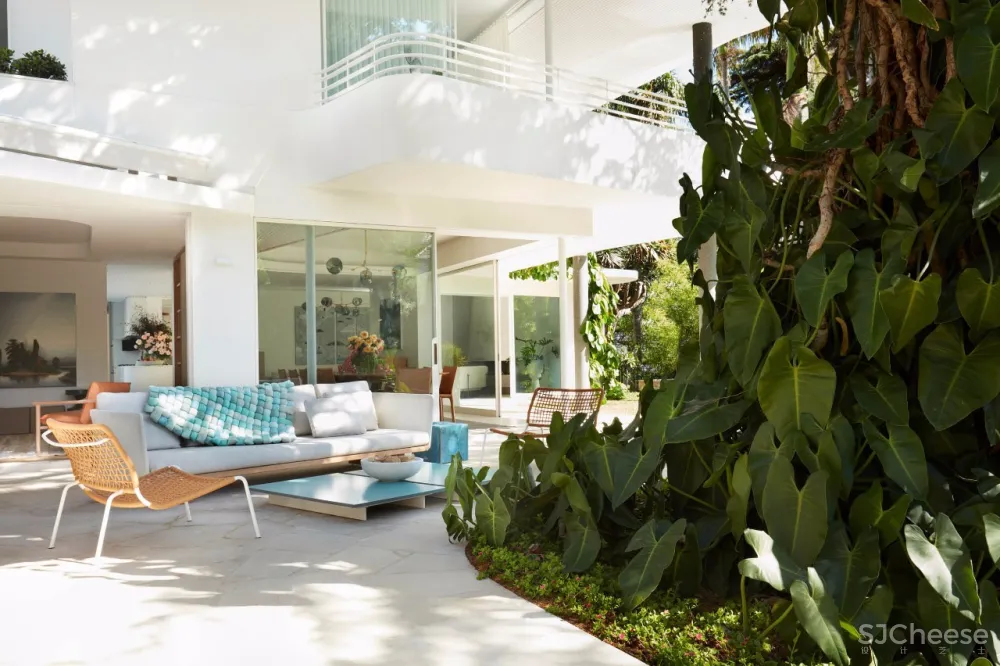 56年前,为了向奥斯卡·尼迈耶致敬所建的白色房子丨如今依然很超前