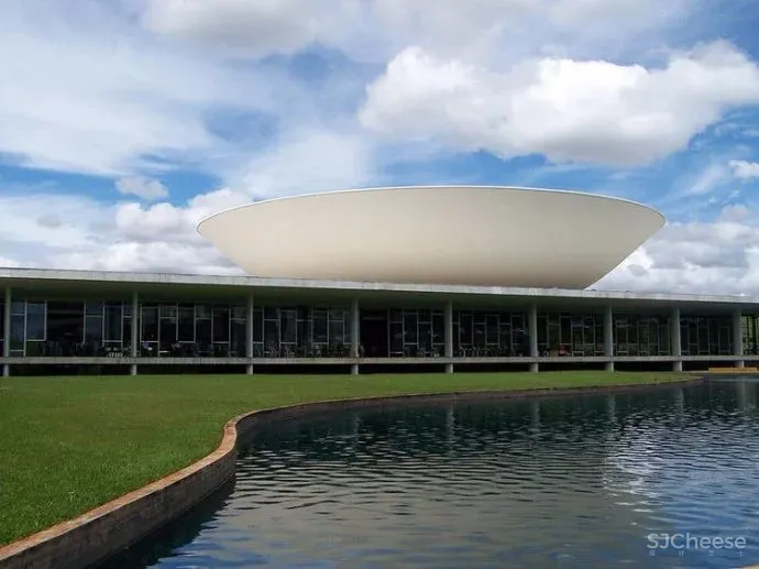 56年前,为了向奥斯卡·尼迈耶致敬所建的白色房子丨如今依然很超前