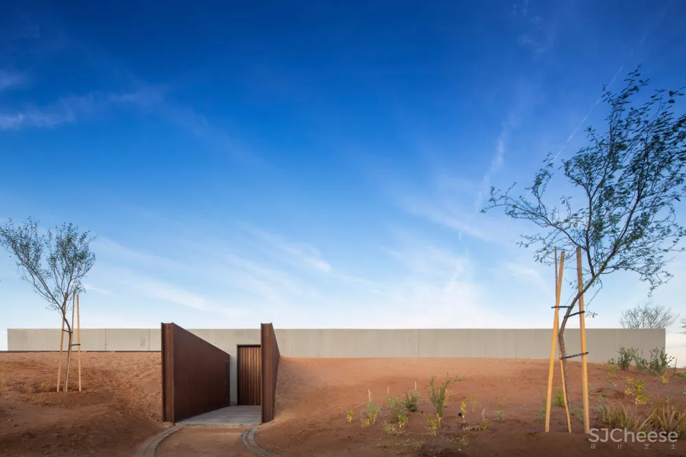 首发 | Anarchitect:Al Faya Lodge 极简沙漠水疗中心和酒店