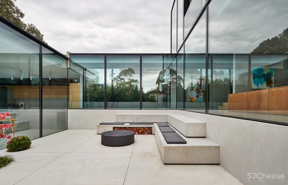 Salmon / FGR Architects