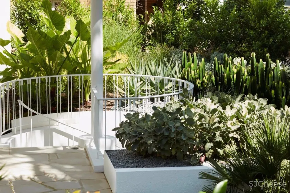 56年前,为了向奥斯卡·尼迈耶致敬所建的白色房子丨如今依然很超前