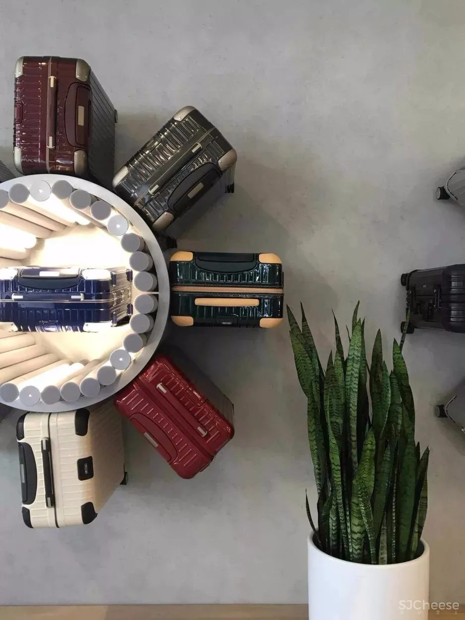 用日本和纸做展示柜丨这间店简直是奢侈品店中的“清流”