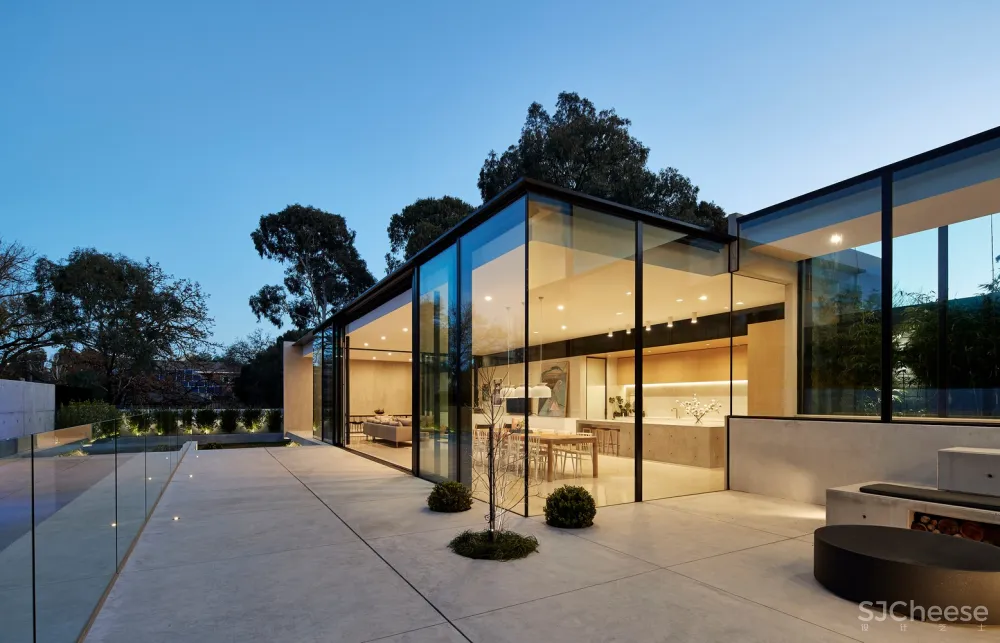 Salmon / FGR Architects