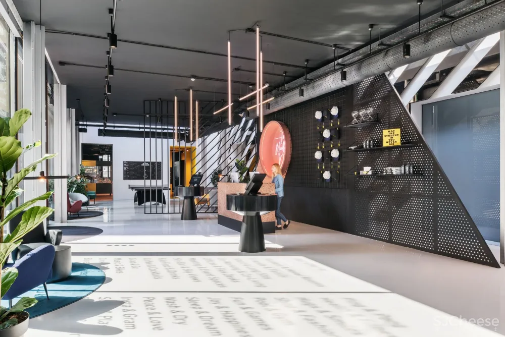 首发 | 学生酒店将佛罗伦萨的宫殿变成了一个千变万化的校园