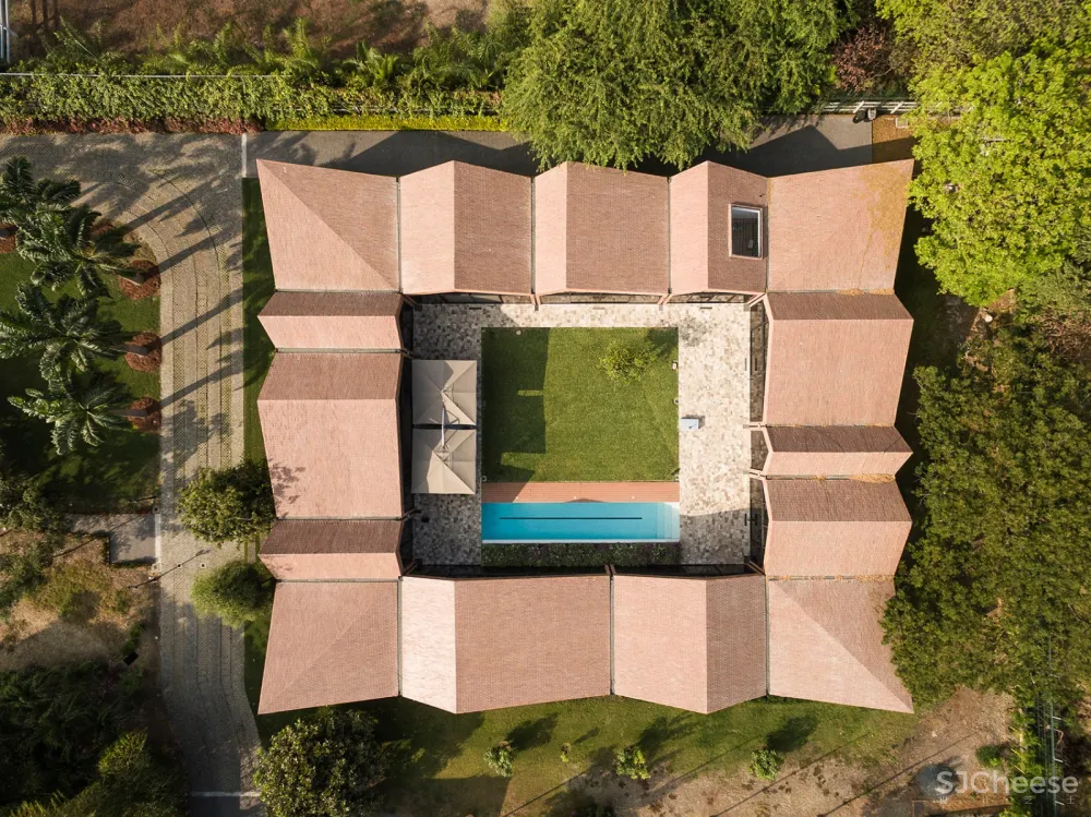 El Cortijo住宅,厄瓜多尔 / Felipe Assadi Arquitectos