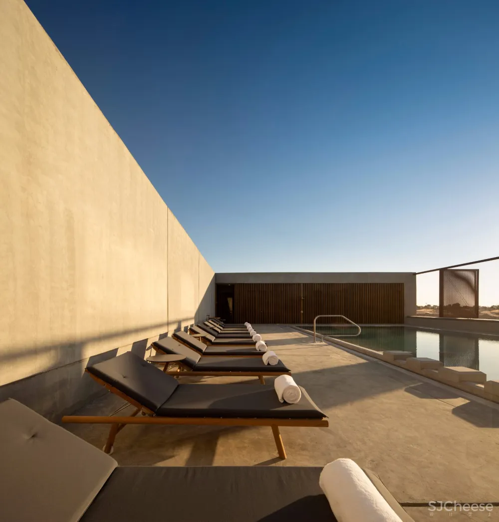 首发 | Anarchitect:Al Faya Lodge 极简沙漠水疗中心和酒店