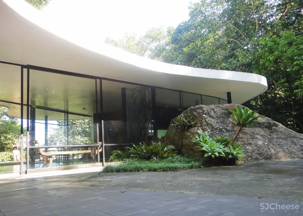 56年前,为了向奥斯卡·尼迈耶致敬所建的白色房子丨如今依然很超前