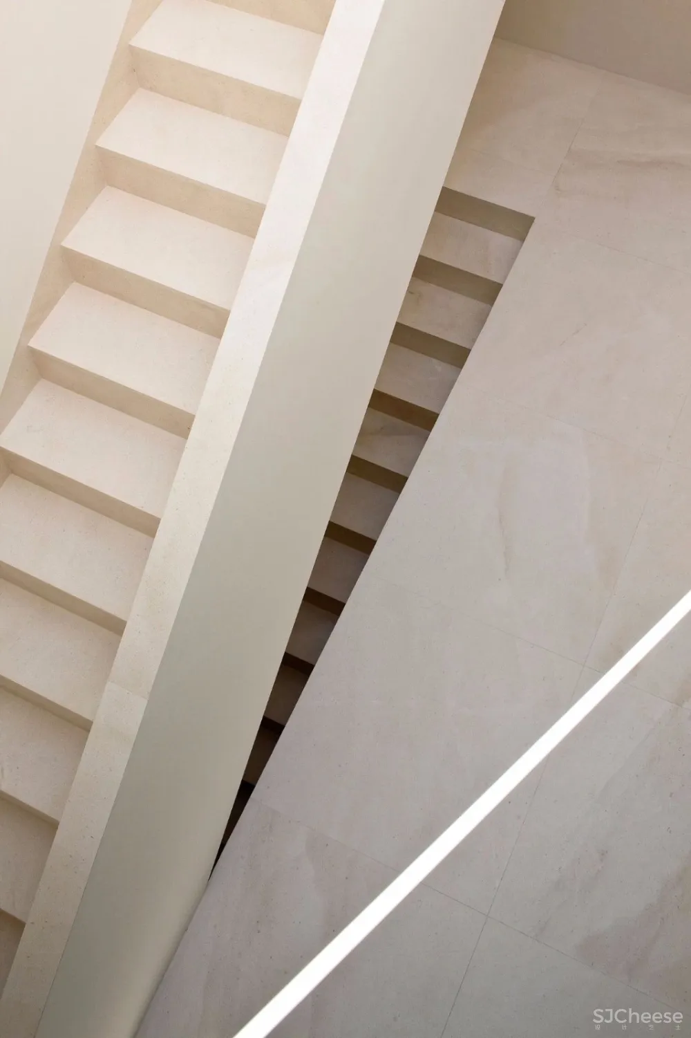 从山里长出来的白色房子丨内部竟是如此惊艳