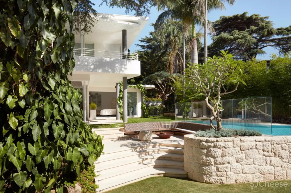 56年前,为了向奥斯卡·尼迈耶致敬所建的白色房子丨如今依然很超前