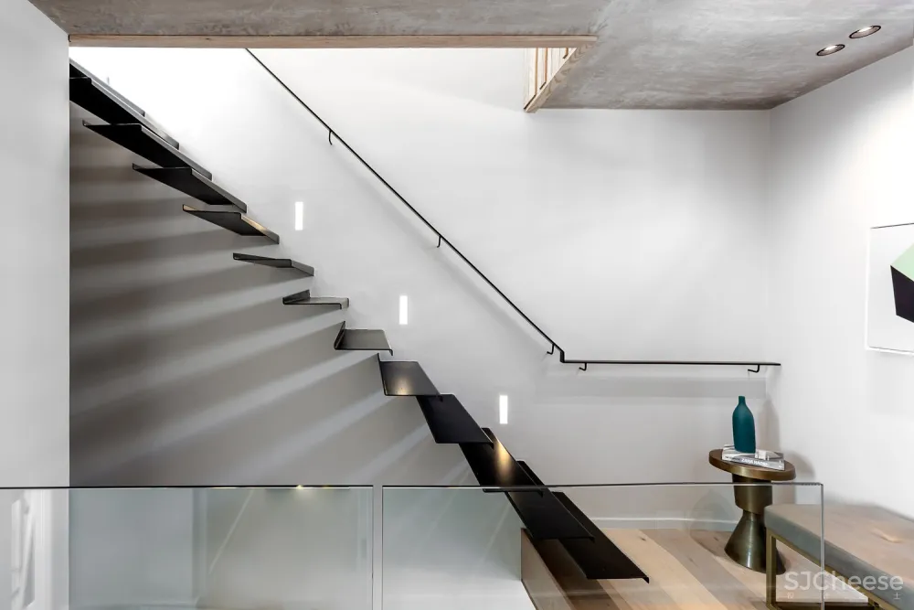 GSQUARED:天然材料打造极简主义Waterkant Townhouse