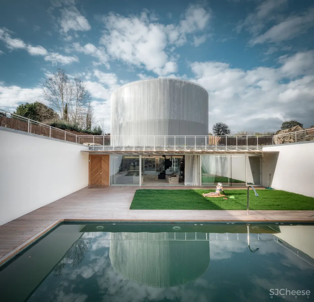 Tobogan House / Z4Z4 AAA