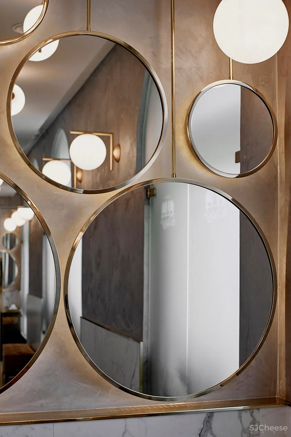 最新 | LAB5 architects:布达佩斯 镜面创造出无限的空间