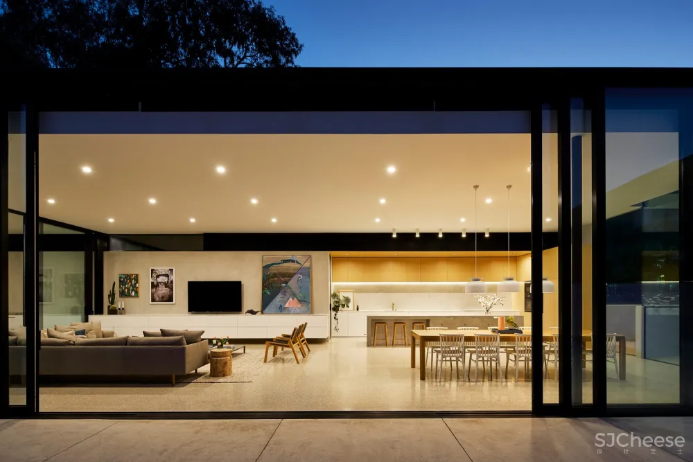 Salmon / FGR Architects