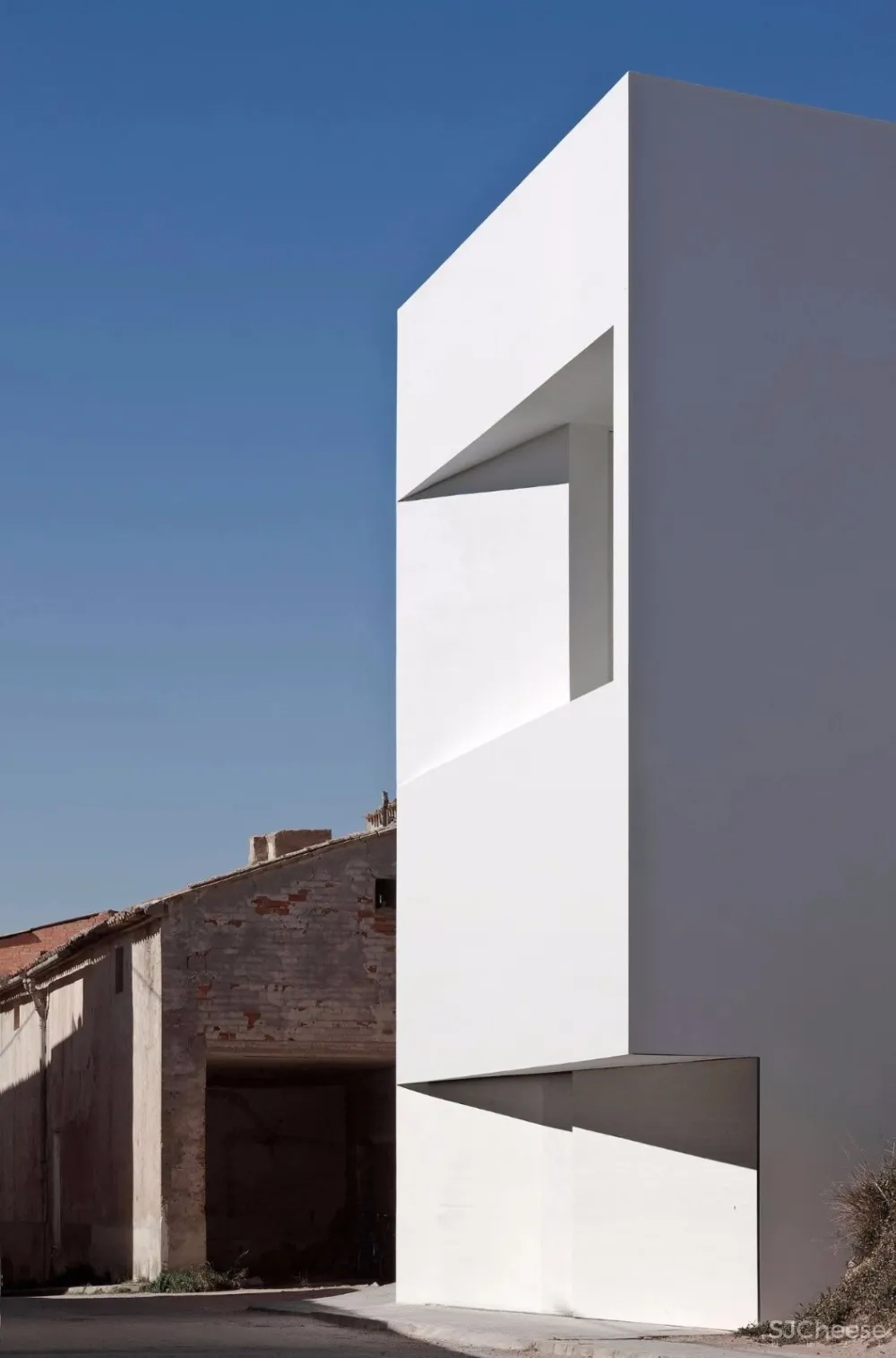 从山里长出来的白色房子丨内部竟是如此惊艳