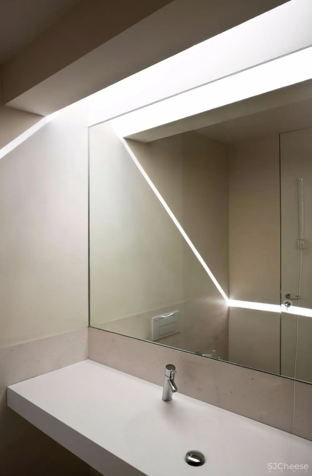 从山里长出来的白色房子丨内部竟是如此惊艳