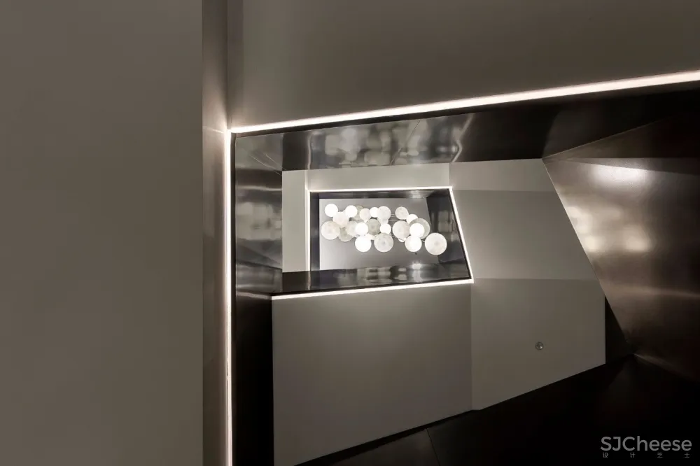 恰到好处的色彩与精炼的线条丨构建出现代东方美学韵律空间